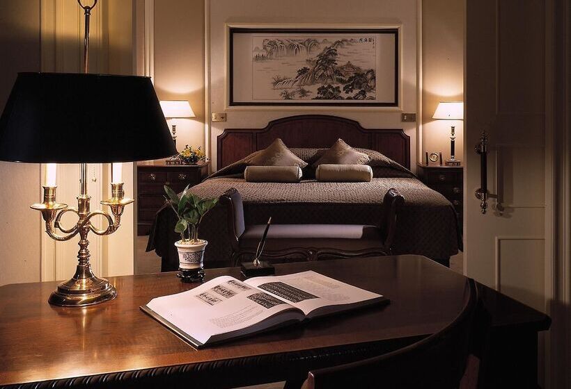 هتل Shangri La Shenzhen   Nearby Luohu Border, Outdoor Swimming Pool