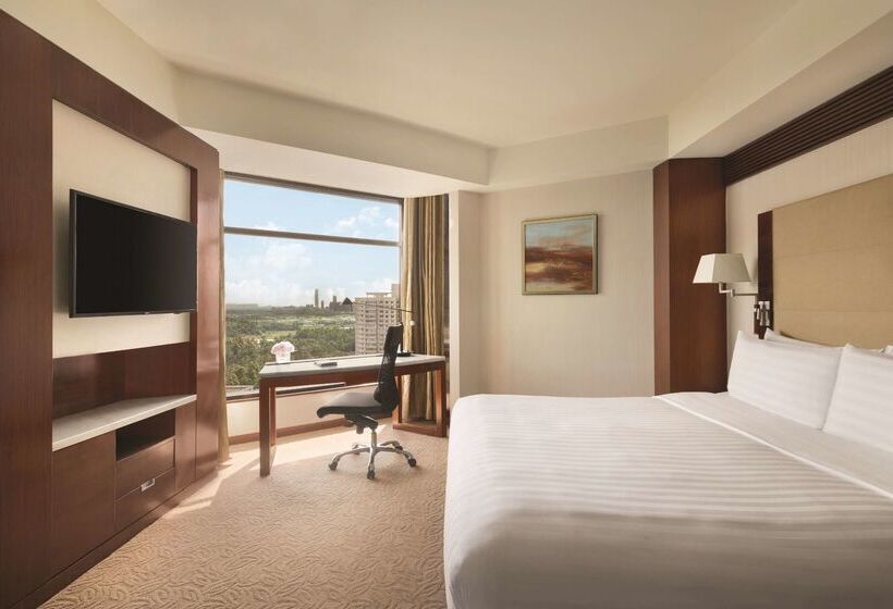 هتل Shangri La Shenzhen   Nearby Luohu Border, Outdoor Swimming Pool