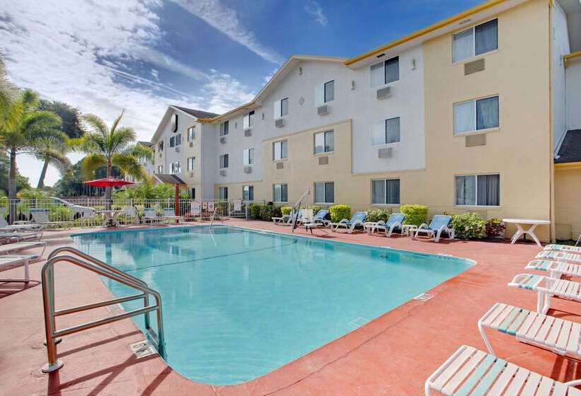فندق Super 8 By Wyndham Clearwater/st. Petersburg Airport