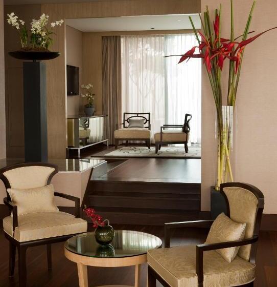 هتل Taj Lands End