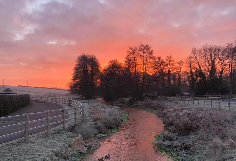 فندق Tewinbury Farm