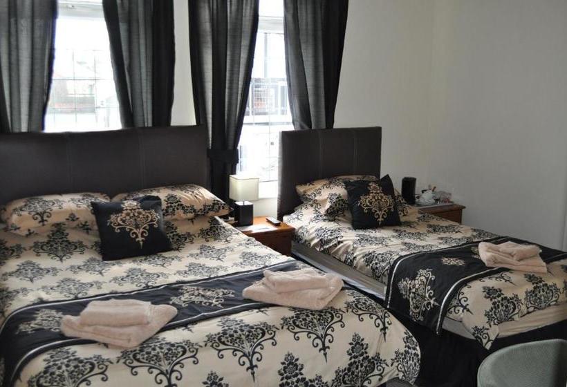 فندق The Fair Green