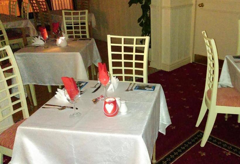 فندق The Fair Green