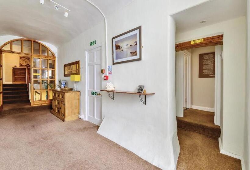 فندق The White House Guest House