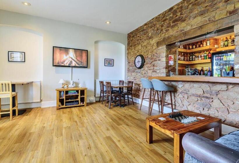 فندق The White House Guest House