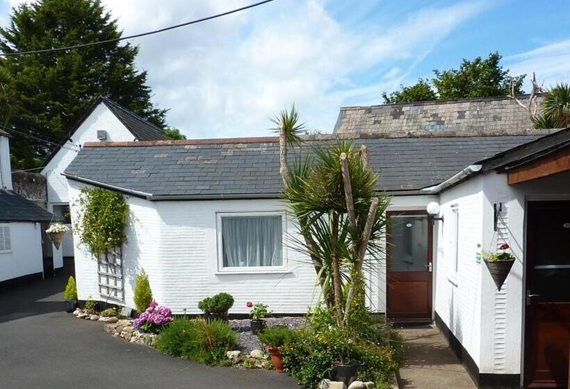 فندق The White House Guest House