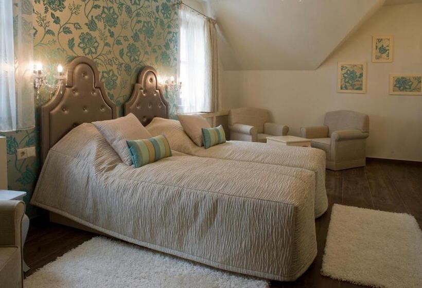 فندق Varga Tanya