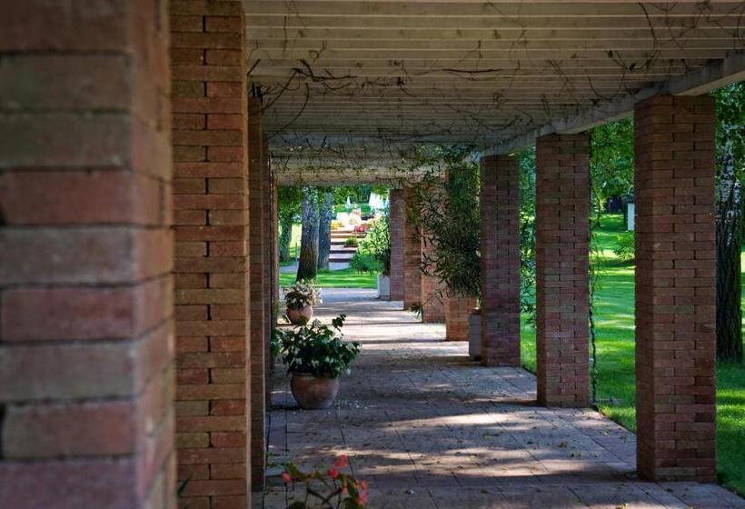 فندق Varga Tanya