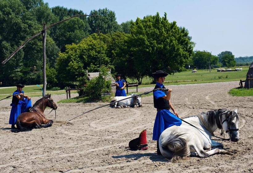 فندق Varga Tanya