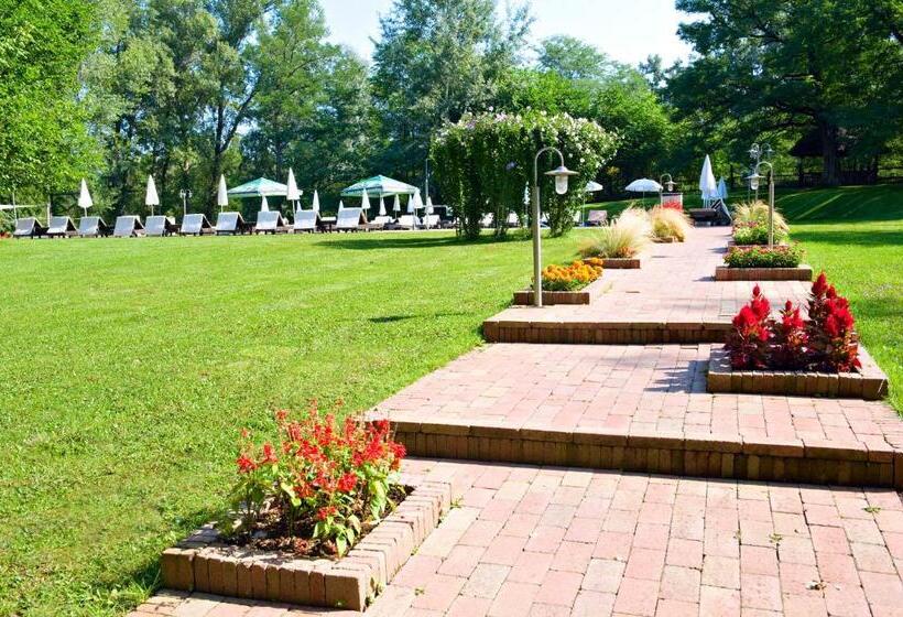 فندق Varga Tanya