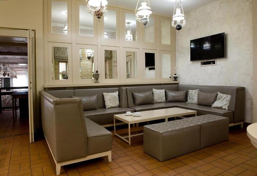 فندق Varga Tanya