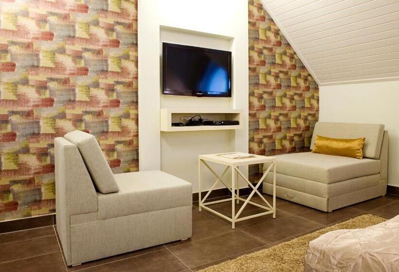 فندق Varga Tanya