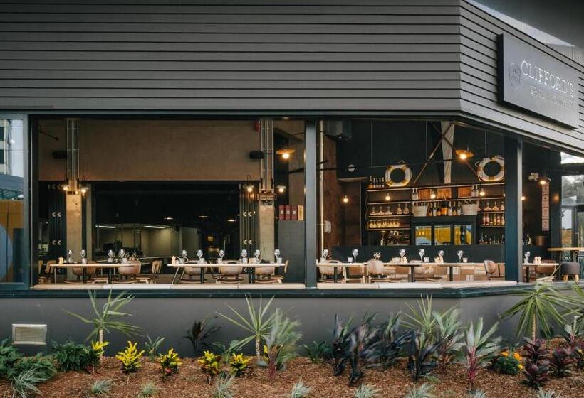 Отель Voco Gold Coast, An Ihg