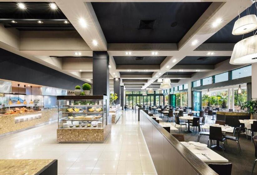 Отель Voco Gold Coast, An Ihg