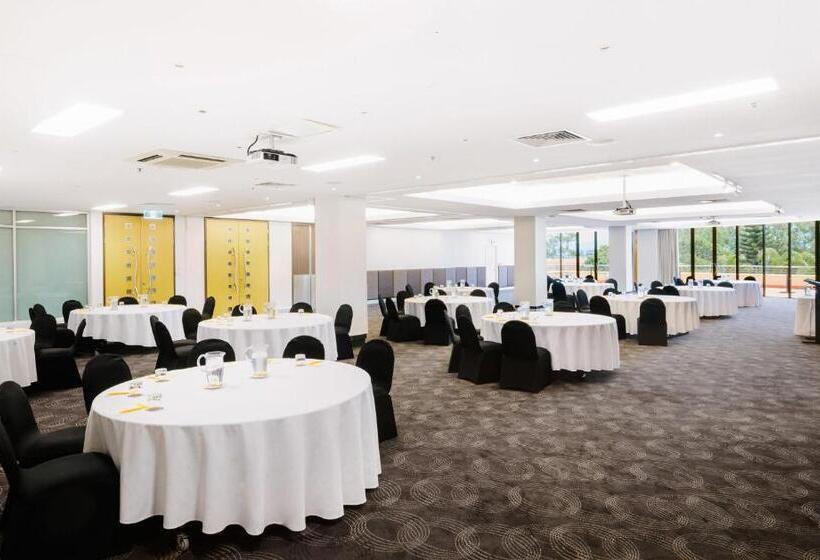 Отель Voco Gold Coast, An Ihg