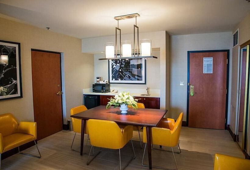 ホテル Wyndham Moline On John Deere Commons