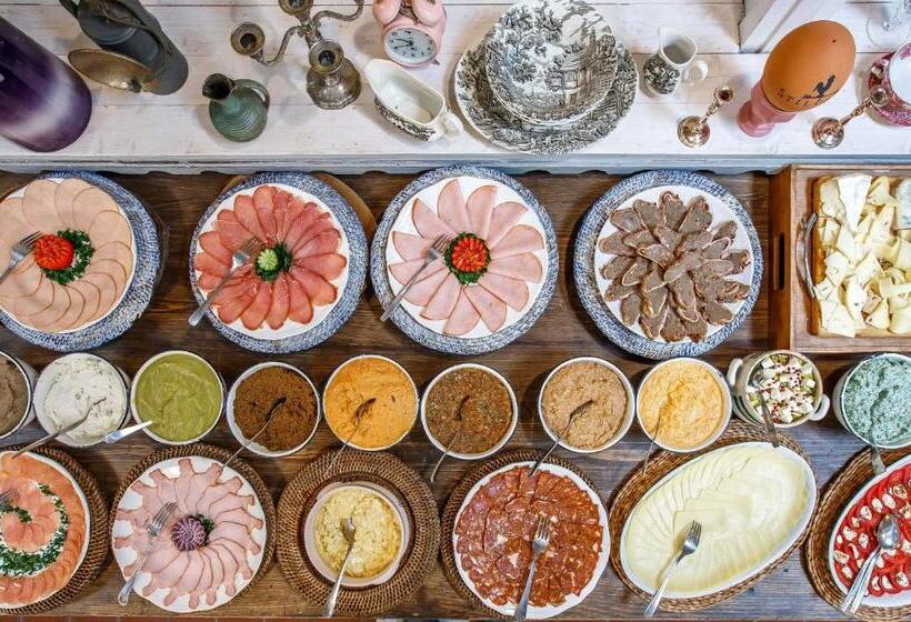 Nomad Hotel & Glamping