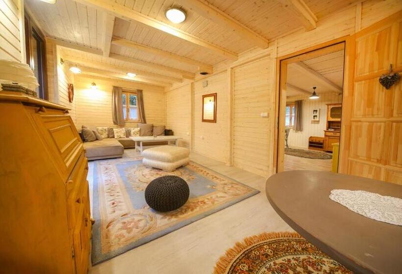 Nomad Hotel & Glamping