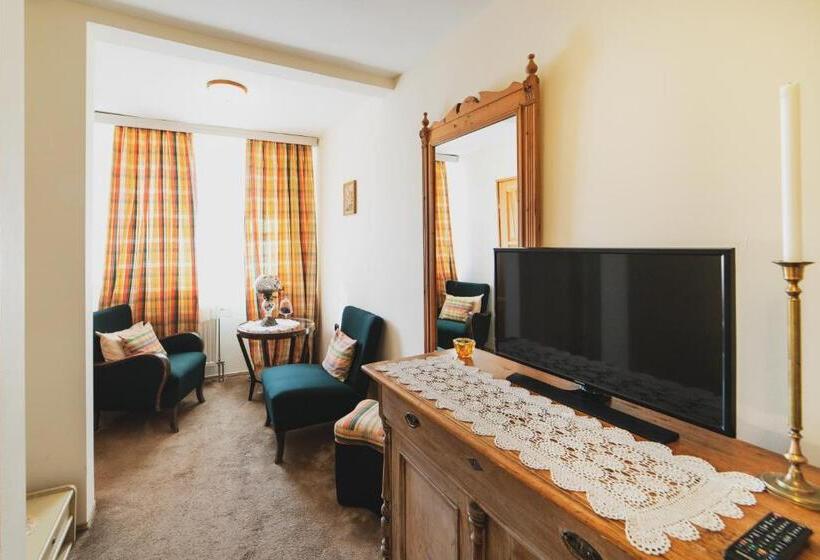 Nomad Hotel & Glamping