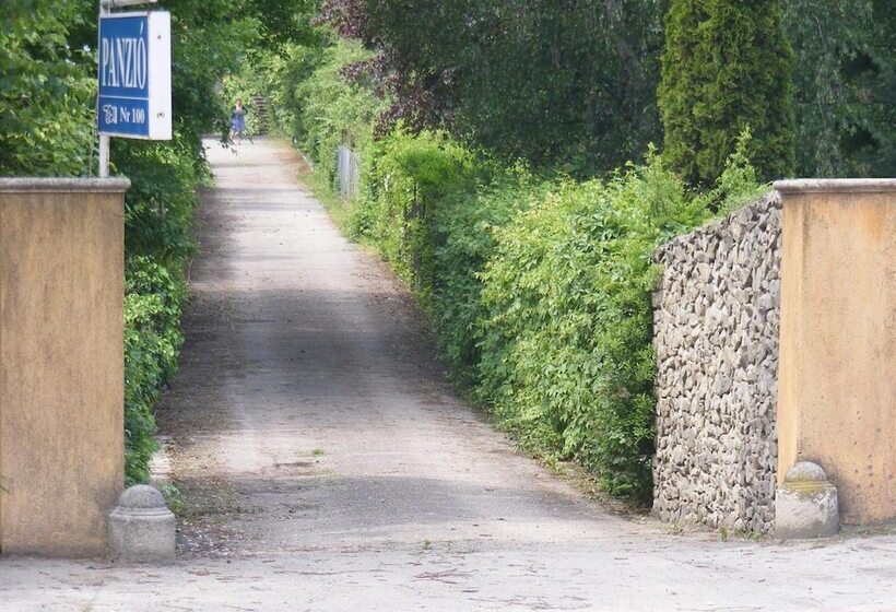 Nr 100 Szentendre Hotel Panzio Szolgáltatások