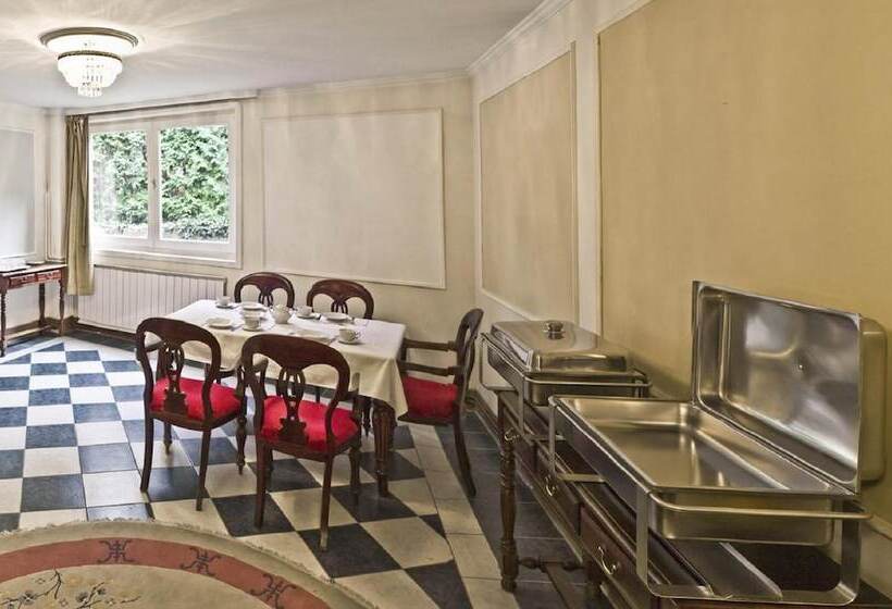 Nr 100 Szentendre Hotel Panzio Szolgáltatások