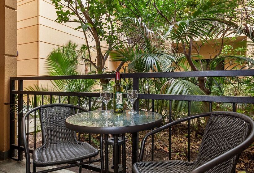 Best Western Northbridge Apartments