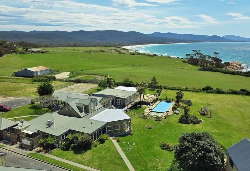 Diamond Island Resort & Bicheno Penguin Show