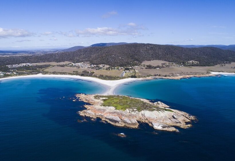 Diamond Island Resort & Bicheno Penguin Show