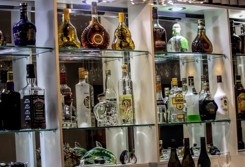 Diamond Island Resort & Bicheno Penguin Show