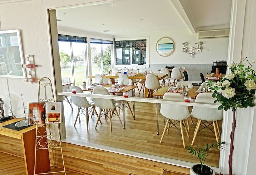 Diamond Island Resort & Bicheno Penguin Show