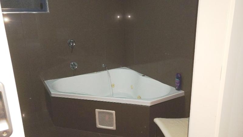 Diamond Island Resort & Bicheno Penguin Show