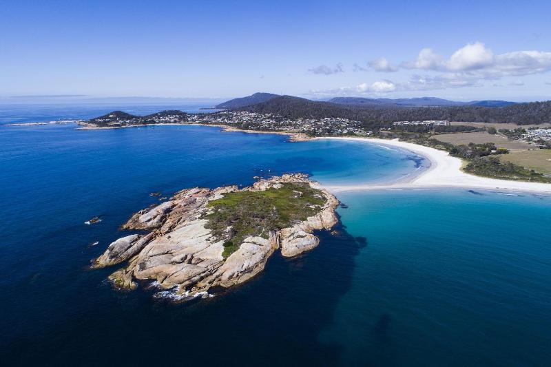 Diamond Island Resort & Bicheno Penguin Show
