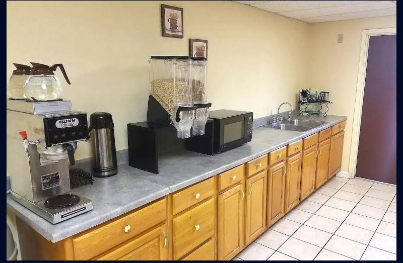 酒店 Americas Best Value Inn Evansville East