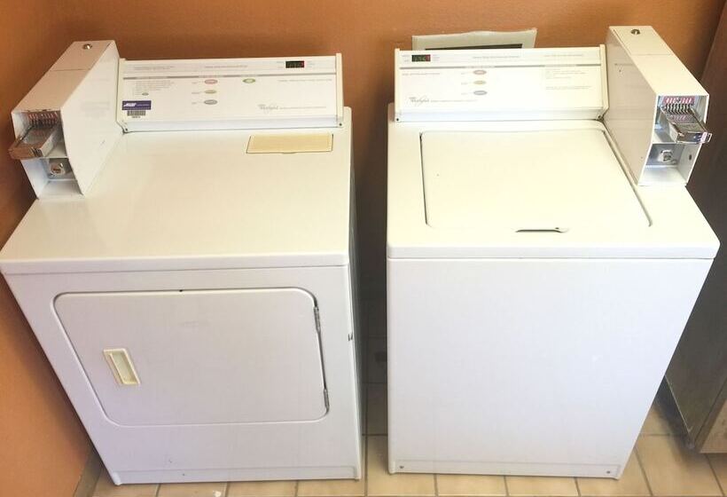 فندق Americas Best Value Inn Garden City