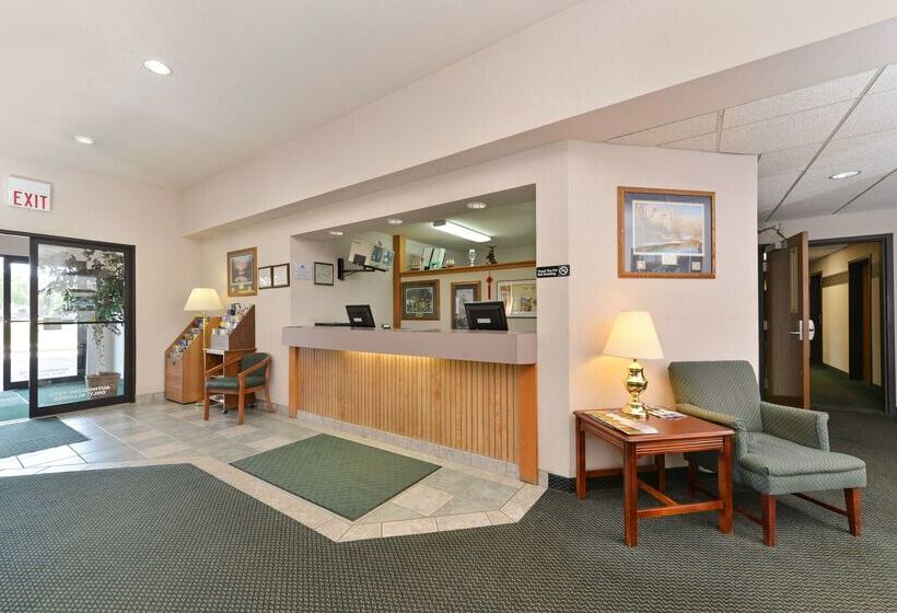 בית מלון כפרי Americas Best Value Inn Tahquamenon Country