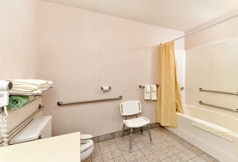 فندق Americas Best Value Inn Tahquamenon Country