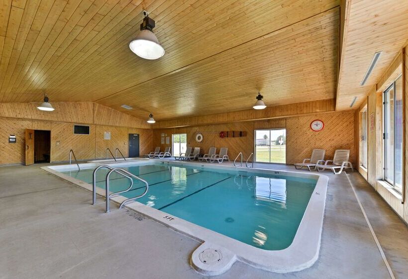 فندق Americas Best Value Inn Tahquamenon Country