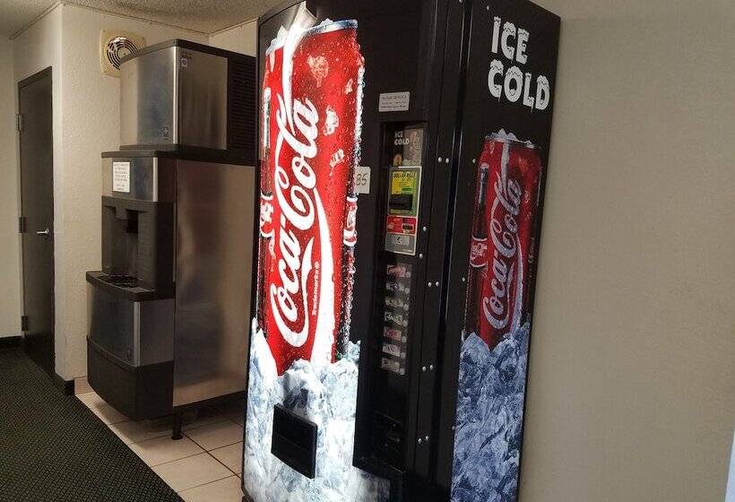 فندق Americas Best Value Inn Tahquamenon Country