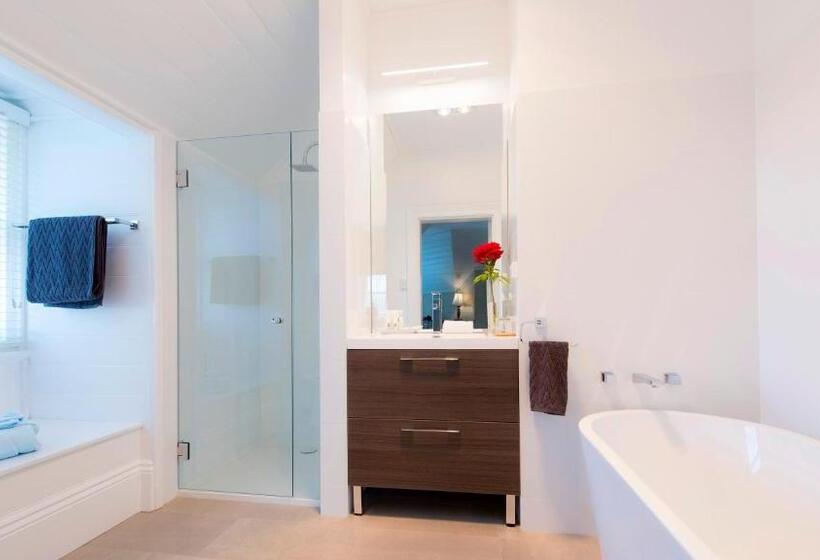 فندق Arcoona Manor