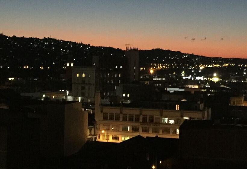 ホテル Balmoral On York