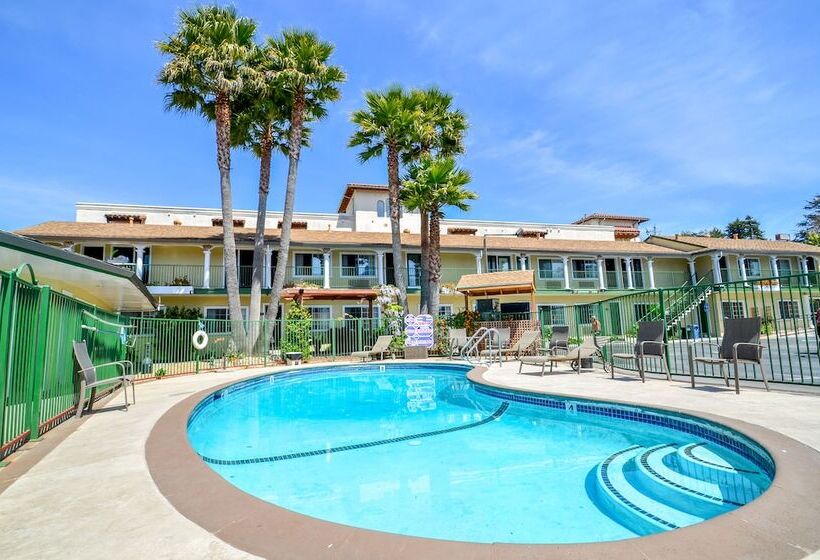 Отель Bay Front Inn