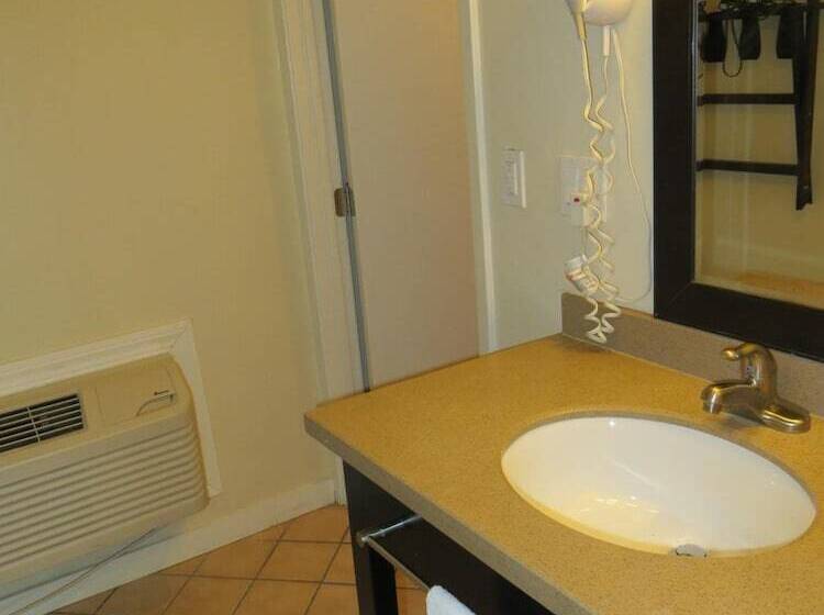 Отель Bay Front Inn