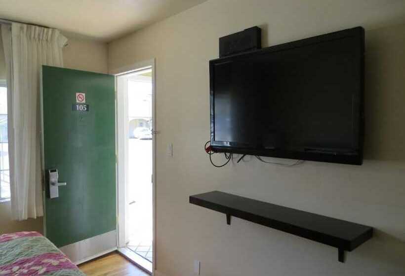 Отель Bay Front Inn