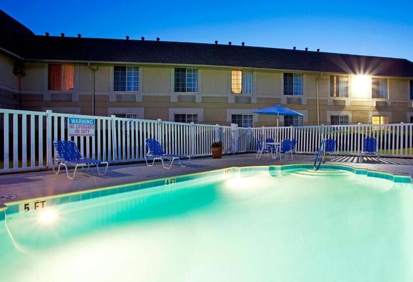 فندق Baymont Inn & Suites Braselton