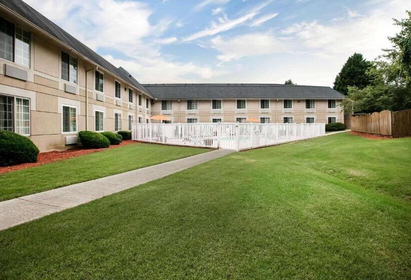 فندق Baymont Inn & Suites Braselton