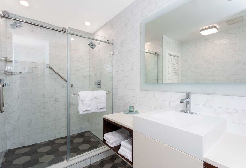 فندق Best Western Seaside Inn