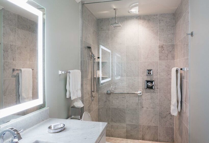 هتل Bienville House