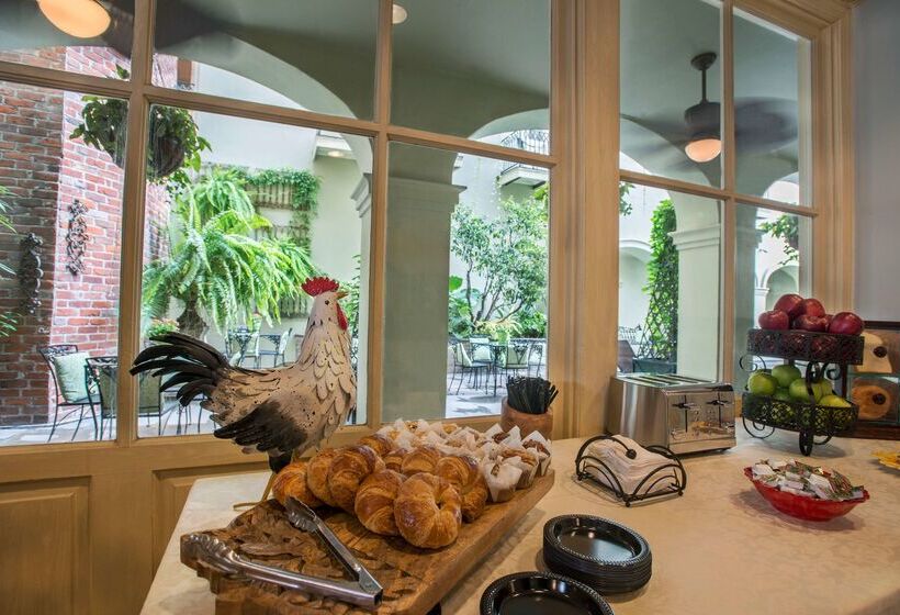 هتل Bienville House