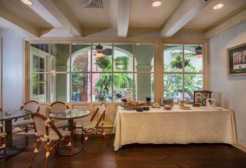 هتل Bienville House