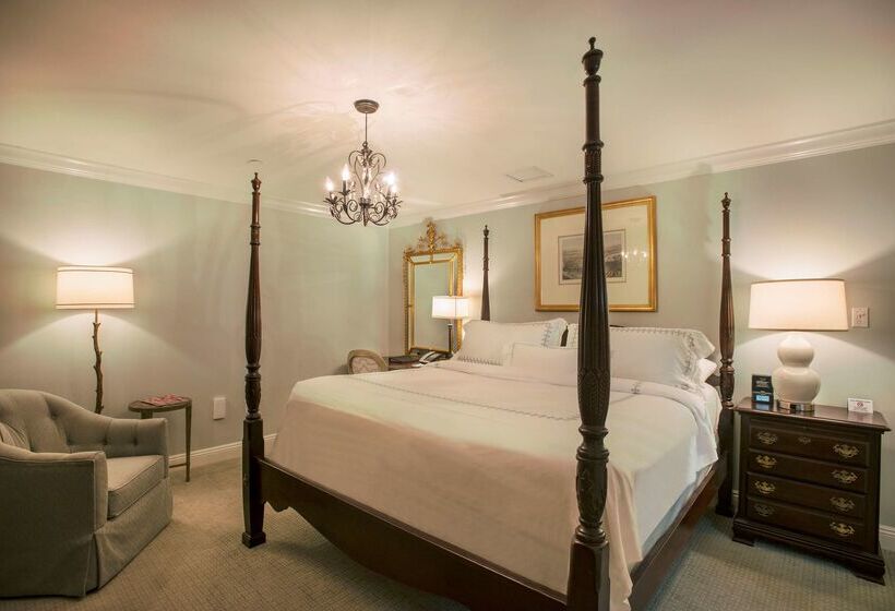 هتل Bienville House